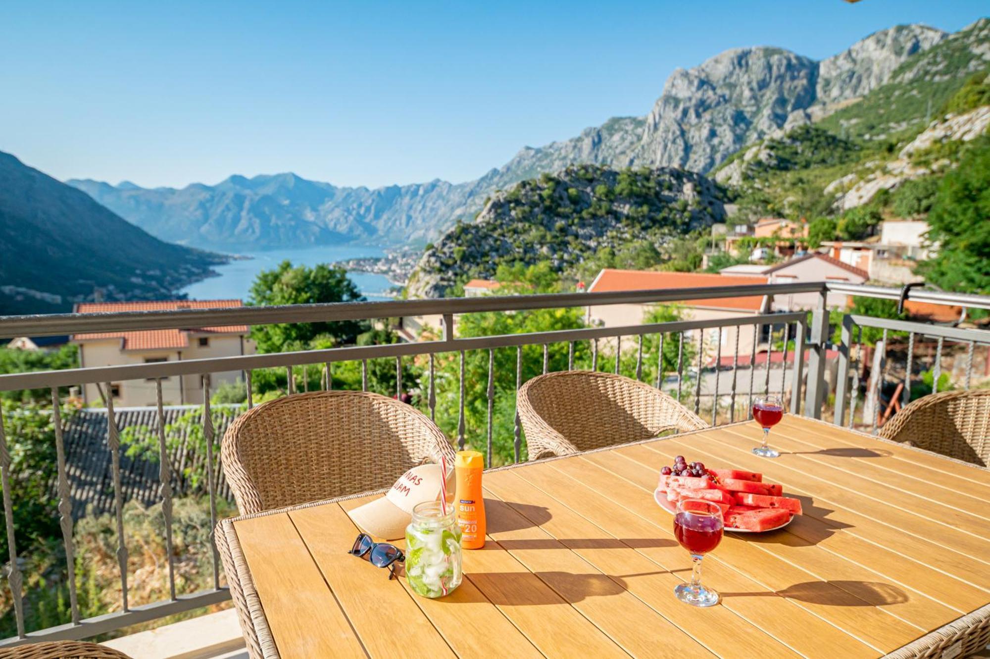 Red Hill Apartment Kotor Exterior photo