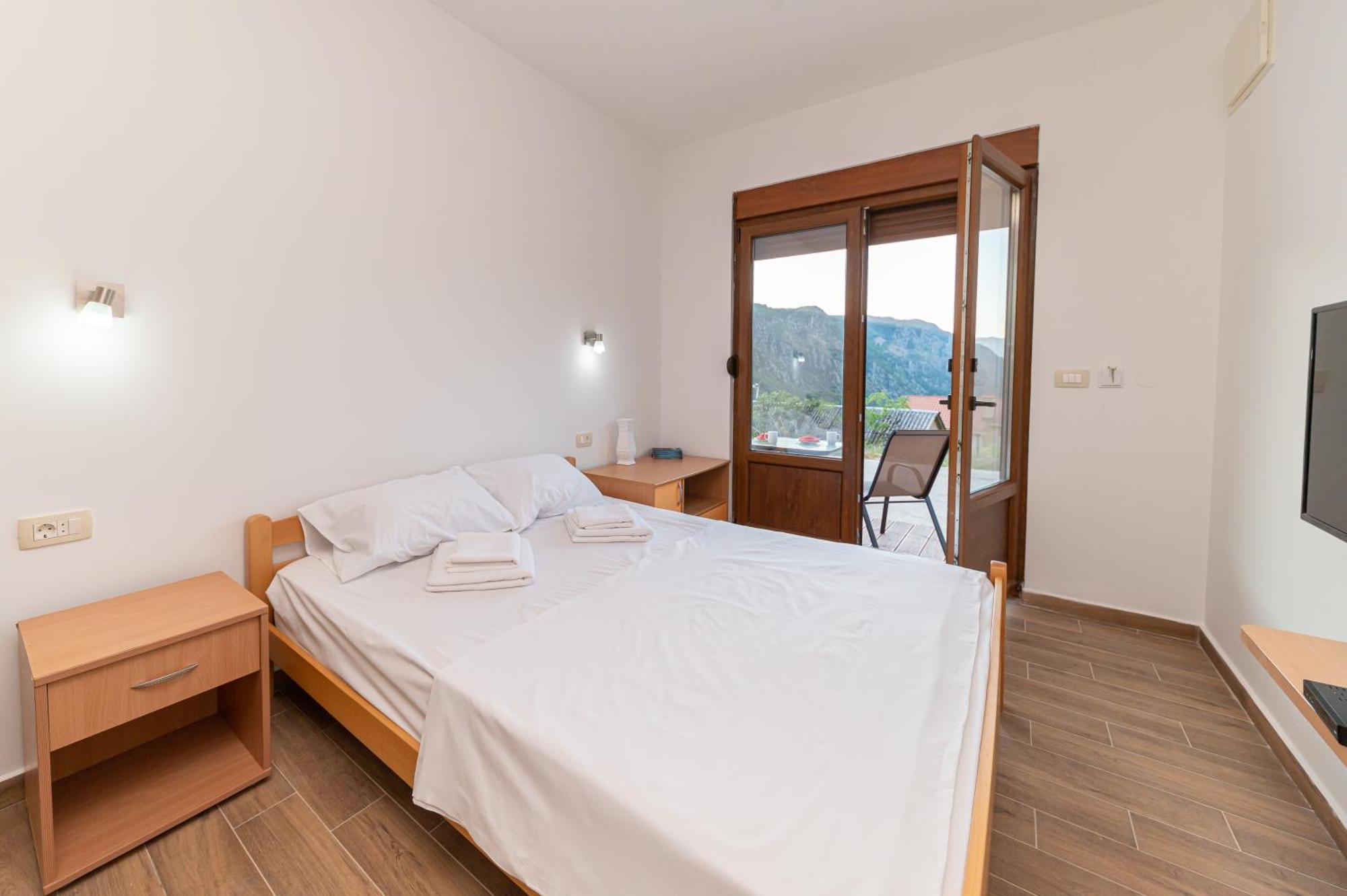 Red Hill Apartment Kotor Exterior photo