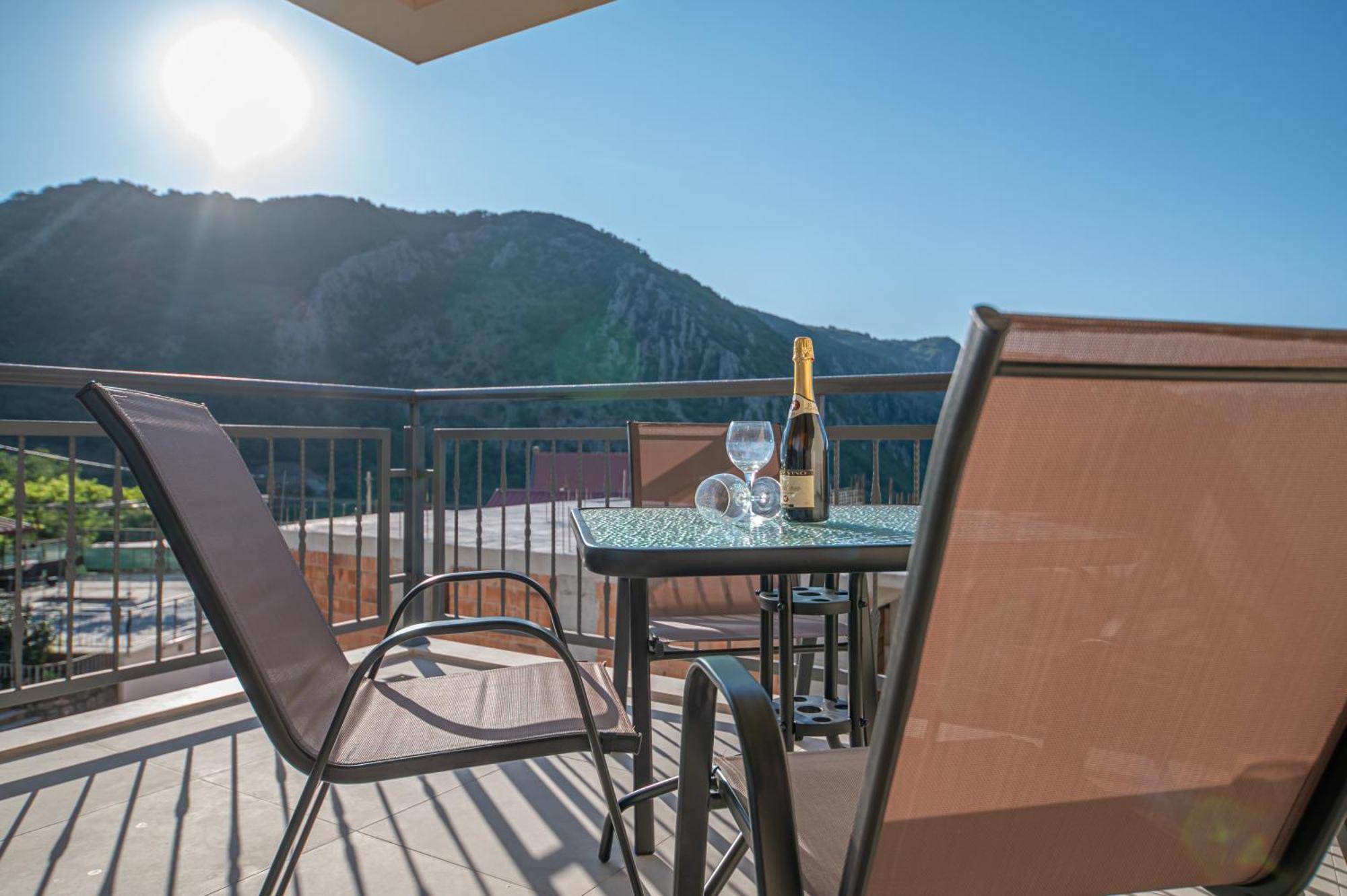 Red Hill Apartment Kotor Exterior photo