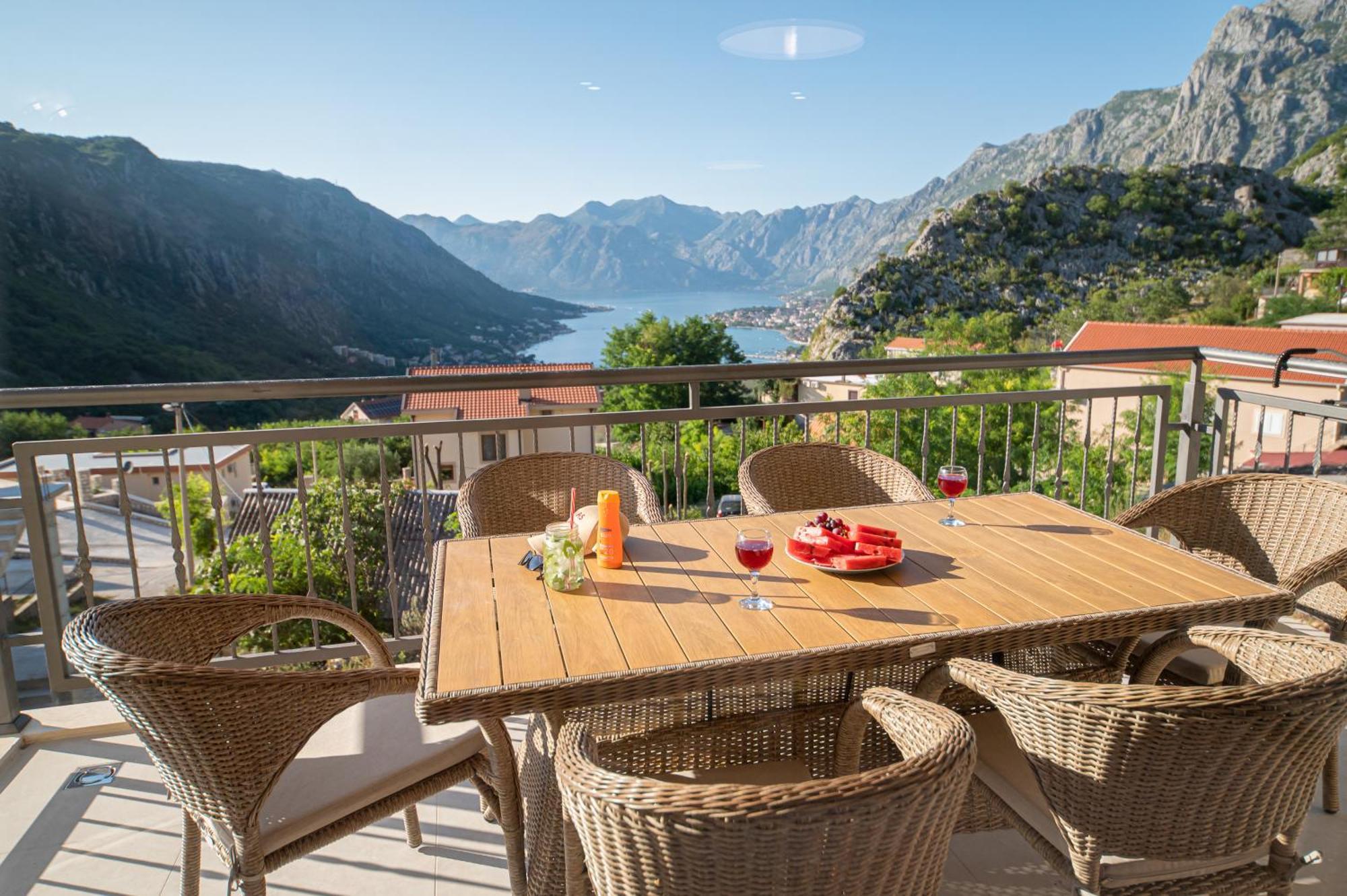 Red Hill Apartment Kotor Exterior photo